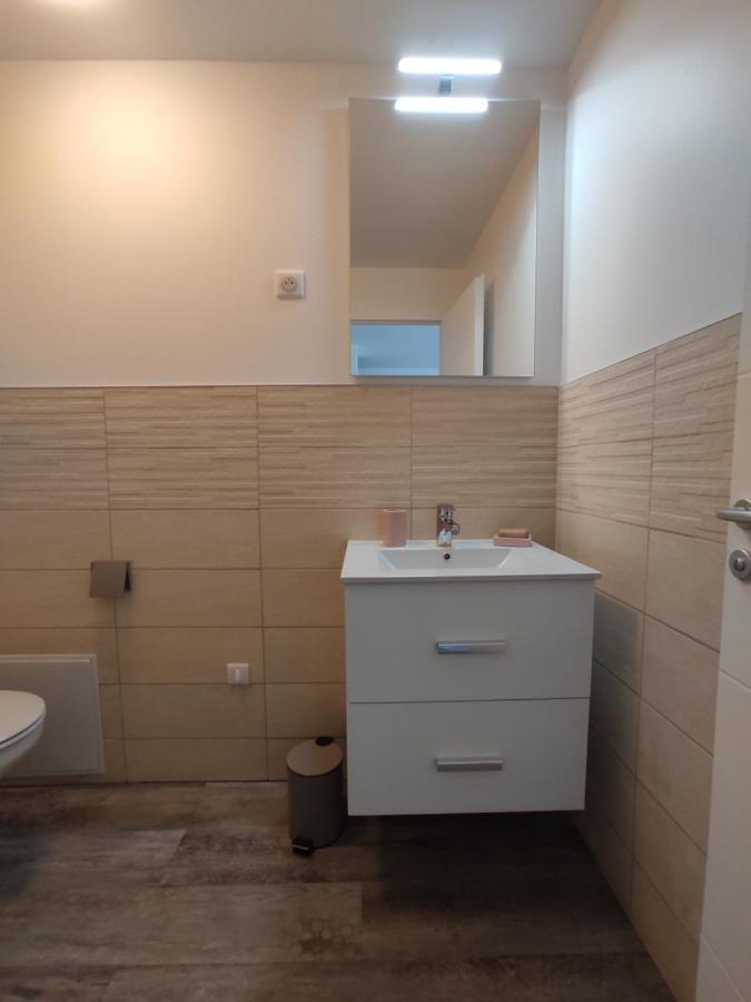 Appartement Climatise Avec Balcon,Wifi, Proche Remparts Avignon Eksteriør bilde